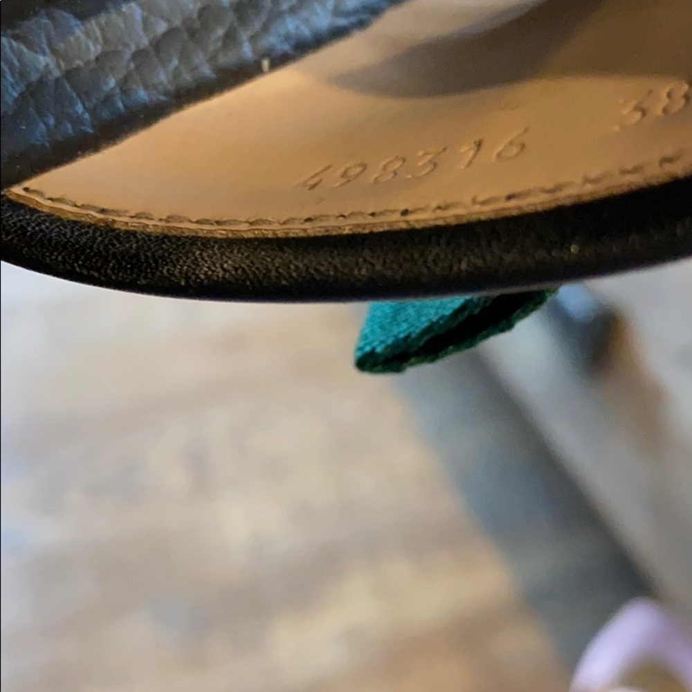 *****SOLD*****GUCCI Pursuit Slides with Bow - Picture 8 of 8